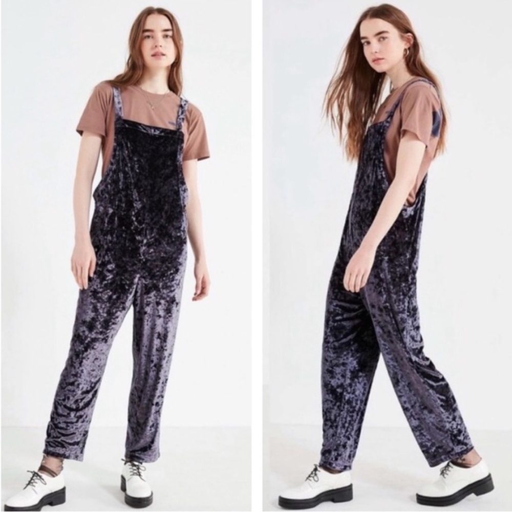 URBAN OUTFITTERS Tania Shapeless Velvet Overalls Small